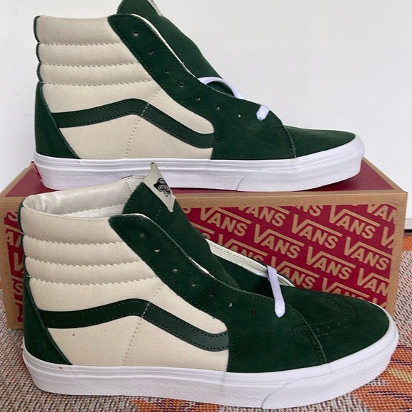 Vans Men’s Sk8-Hi Canvas/Suede Mountain Vie
VN0007NSBD6
Sneakers - Picture 1 of 16
